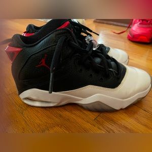 Nike boys basketball shoes size 3.5